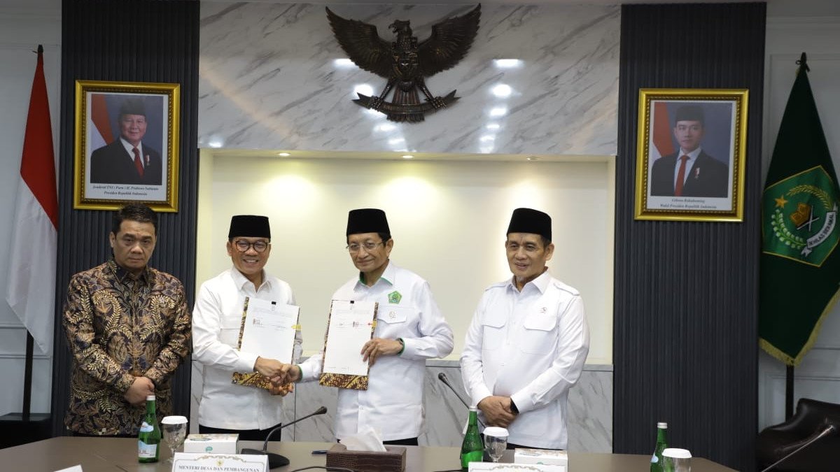 Menag Nasaruddin Umar bersama Mendes Yandri Susanto, didampingi Wamenag Romo Syafi'i dan Wamendes Riza Patria. (Foto : Dok. Kemenag)
